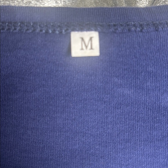 No Brand Christmas Wine Navy V neck Tshirt, size medium, good condition - Picture 7 of 9